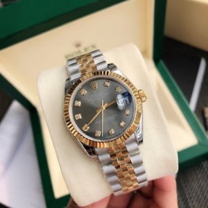劳力士Rolex女款蚝式日志型腕表！表壳直31毫米。采用904L不锈钢来锻造，具备高抗腐蚀性。搭配劳力士定制版2236蓝游丝全自动机械机芯性能极为稳定，抗震力强