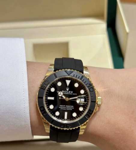 劳力士“白金游艇”226659低调奢华必入款劳力士游艇我最喜欢白金款，相比于玫瑰金黄金款，它更为低调，我相信很多因工作环境使然都会选择一些低调的表款，而作“一劳