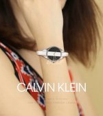 时尚新品 Ck 原单 K8 L1 送礼佳品风格简约 充满迷人魅力 Rebel 反叛系列 简单的几何线条与撞色相结合更显活泼 三角形表耳连接着表带和表头 从视觉上