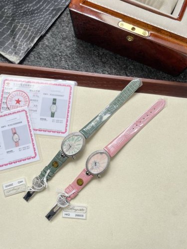 宝玑那不勒斯王后系列8918 8915强势登场 最强女表重铸升级 史上最强 宝玑 那不勒斯皇后系列 修正机芯结构 整体厚度 更薄 提升机芯稳定性 体态高贵典雅