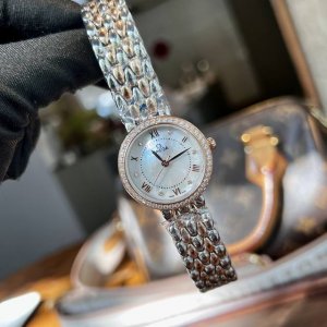白光 金 钻30 升级版omega -欧米茄典雅系列 卓越的惊艳亮相 将华贵珠宝的优雅魅力与卓越时计的精准技术完美结合 露珠 连结成一条光华夺目的表链 流畅的线