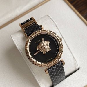 原盒:50 范思哲versace手表瑞士制造轻奢时尚美杜莎女士石英表 型号 Vedv00719 表盘直径37Mm 表镜外层美杜莎头像可触摸的诱惑 蓝宝石玻璃 镂