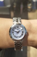 龚俊同款小美人 DDD #天梭小美人系列 年小美人新配色--霁风蓝。表盘精致小巧，凸显女性浪漫气质，不论什么场合，戴上它，让你自信闪耀，充满魅力。 DDD