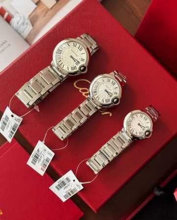 福利秒杀！卡地亚 蓝气球石英腕表！这么经典的款式无需多讲了，蓝气球一直都在稳定出货中，这次出口订单，每个尺寸总共也就只有几十只现货，这个香了～ 市面上独家货源， - 点击图像关闭