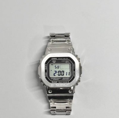 发货实拍，终于出货！小金砖，金色Gmw-B5000D-1Jfb5000 35周年方块钢带表 采用了极为用心的抛光和打磨，显得质感非常高级。经典的G-Shock壳