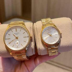 金 男款白 金 新款首创原工厂，探索2025早期古董g-Timeless宝石系列。表径29Mm，表盘装饰调内的互扣式低g和gucci字母标记，诠释时代型格。不染