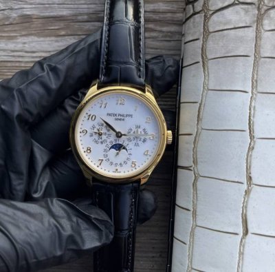 百达翡丽超级复杂功能时计5327 5140系列腕表， 表壳直径40Mm，表盘布局大方得体，功能虽多却不让人觉得繁杂，日辉纹搭配金质立体宝玑数字刻度和柳叶指针条丁