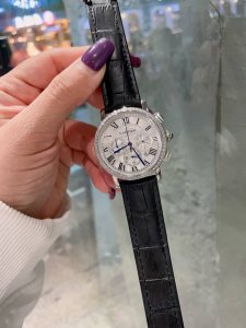 光圈 钻圈 卡地亚-Cartier 日本计时跑秒石英36Mm13Mm该款腕表备受众多明星名媛喜爱，在不同的场合映耀着她们各自的独特个性与迷人风华
