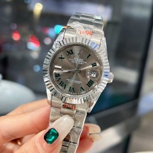 牙圈 品牌：劳力士日志 Rolex 系列：日志系列经典款。 机芯：石英机芯 镜面：顶级矿物质水晶镜面更耐磨 表带：904L精钢材质钢带舒适经典制作 尺寸：直径4