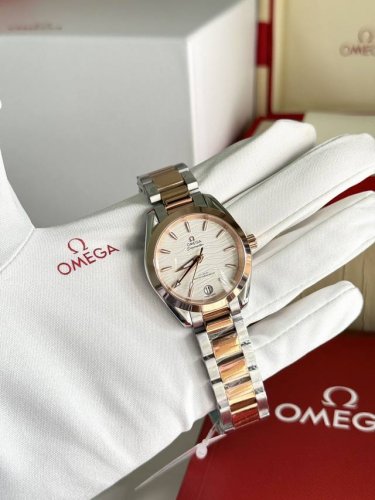 Aquq Terra Shades海马At150新款，多面色彩，多样演绎 DDD 从海洋到陆地，海马系列从大自然的多样色彩中汲取灵感。这款可以说是最佳通勤腕表，