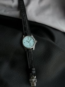 劳力士 M52508恒动1908型，小秒型腕表，劳家制表有史以来第一款背底腕表，独家定制Cal.7140原装机芯，功能外表做到和原装一致；表壳引进德国Cnc车洗