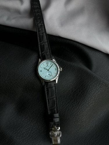 劳力士 M52508恒动1908型，小秒型腕表，劳家制表有史以来第一款背底腕表，独家定制Cal.7140原装机芯，功能外表做到和原装一致；表壳引进德国Cnc车洗