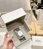 梦中情表没错了！ 我的小众腕表心头好｜Vivienne Westwood戴了半年来分享 被西太后的土星Logo戳中审美，入了这块银钻腕表，戴了大半年真的越看越爱