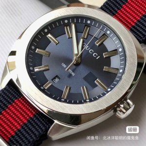 gucci 古驰石英男式腕表，Gg2570系列运用1970年代的几何设计，搭配圆润抛光的方形表壳，内圆外方使整表赋予了一丝复古气息和浓郁的时尚元素，搭载原装瑞士