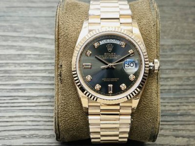 Vr Factory 墙裂推荐 匠心之作 V3升级版 市场最高版本 劳力士Rolex星期日志型36Mm 精彩细节 1 表盘设有18Ct金 镶钻石 6及9点钟位置