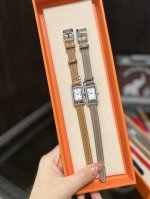 白壳 金 钻50 爱马仕nantucket系列从不循规蹈矩，展现不竭创意，全新trespetitmodeie腕表进一步凸显了设计的精美轮廓，宝石镶嵌，白色天然珍