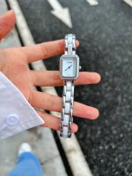 香奈儿Chanel小方糖陶瓷女士石英腕表，尺寸2126Mm.搭载进口石英机芯，方形多边形大切边度膜玻璃镜面，始终保持无痕清透，搭配精钢陶瓷链条表带，上手舒适，中