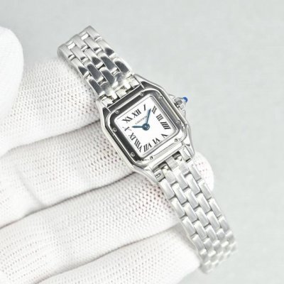 白壳 金壳 满钻加150 猎豹系列 新增迷你号 19Mm*25Mm 原版瑞士进口石英机芯# 走时稳定 续航足 2-3年更换电池～ 采用进口316L精钢表壳，全部