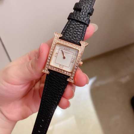 年新品HERMES 爱马仕 Heure H系列，亮丽的颜色表带环绕独特的“H”型表壳，简约字面设计~石英机芯 26mm 6726# - 点击图像关闭