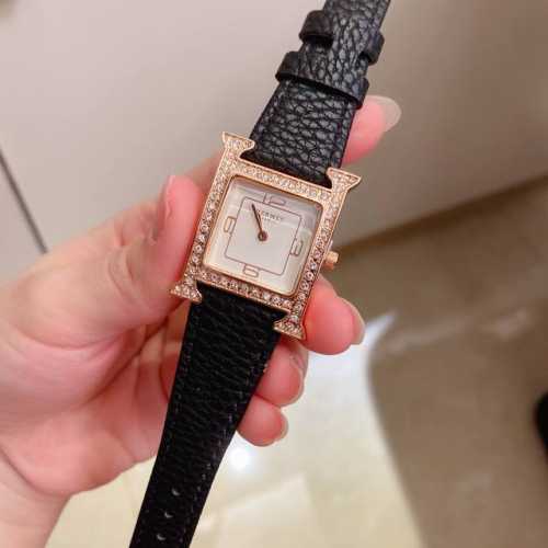 年新品HERMES 爱马仕 Heure H系列，亮丽的颜色表带环绕独特的“H”型表壳，简约字面设计~石英机芯 26mm 6726#