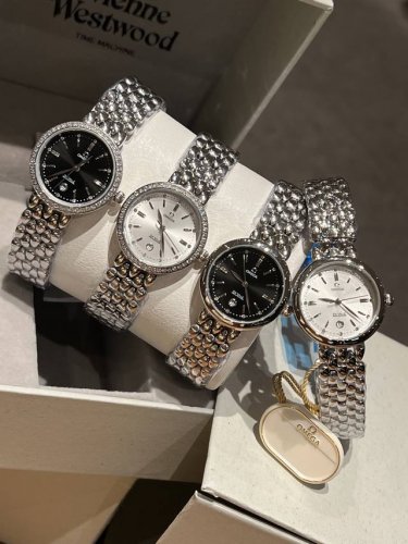 白光 .枚金 ，钻30 升级版Omega -欧米茄。典雅系列 卓越的惊艳亮相，将华贵珠宝的优雅魅力与卓越时计的精准技术完美结合“露珠”连结成一条光华夺目的表链，