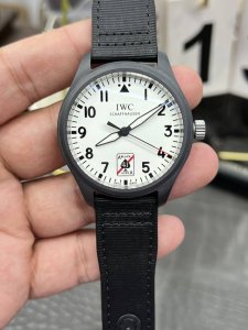 Gw东莞顶级原单改装： DDD 万国Iwc黑桃A系列 40Mm陶瓷壳 采用Cnc顶级黑陶瓷材质，玻璃采用高透蓝光镜，针采用代工原装Buff针倒角处理打磨，皮带采