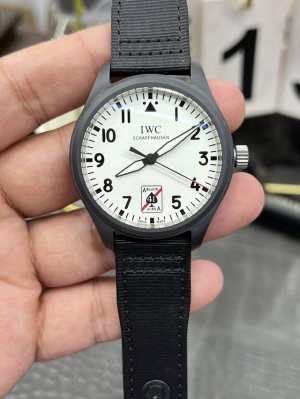 Gw东莞顶级原单改装： DDD 万国Iwc黑桃A系列 40Mm陶瓷壳 采用Cnc顶级黑陶瓷材质，玻璃采用高透蓝光镜，针采用代工原装Buff针倒角处理打磨，皮带采