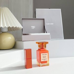 独家专柜版 ..Tf新香苦桃加口红限定16号色套盒组、盲入 值！ 这款真的不要被名字误导，完全没有苦，只是甜甜的桃子喷了它你就是氛围感美女！ 汤姆福特私人调香系