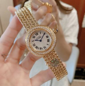卡家时光流转系列经典中古表 真香警告 Cartier小旋风 最热门的Vintage 小旋风的外壳，三圈圆圈绻缱交缠，演绎人生真挚情感。精致闪耀，华丽璀璨，，美到