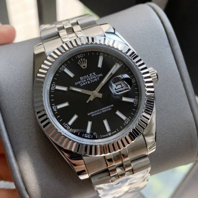劳力士蚝式恒动日志型 41Mm腕表 蚝式表壳搭配三角坑纹外圈 表壳及表耳两侧折射出淡雅光泽 令41毫米蚝式表壳的轮廓更突出 倍添魅力 劳力士腕表卓越可靠 专为日