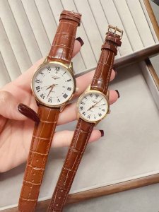 白 金300浪琴-Longines 情侣对表 原装进口石英机芯 316L精钢表壳 直径男39Mm女29Mm 厚8Mm如果今天的阳光停止了它耀眼的光芒 那么你的一