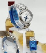 哈喽 哈喽 兄弟们 给女朋友选礼物我总结了 必须有钻的 必须有贝母的 闪亮是没有一个女孩子能拒绝的 我就比较会买了 在得物看到这款浪琴 贝母 钻 还带月相 几K