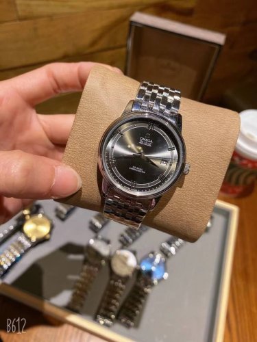 金+20品牌 欧米伽-Omega 型号 典雅蝶飞系列男士机械腕表 机芯 搭载全自动机械机芯