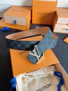 特 Lv 最新25年原版皮料，编码皮料专款专配。时代皮具制品代工厂独家私刻Logo，字体线条笔划粗细一致，尖角分明！字体过检已验证！！