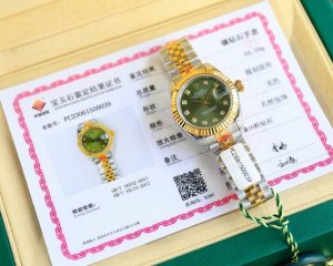 劳力士女装日志型28㎜日志系列，女装日志型的蚝式表壳是坚固优雅、完美比例的典范，采用316L不锈钢来锻造不锈钢腕表表壳，具备高抗腐蚀性，这种超合金不仅非常耐用且