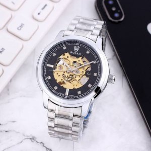 精钢表带十蝴蝶扣 白： ，间金、全黑同价： ，新款暴出，劳力士一Rolex休闲商务男款火爆上市超强矿物质镜面，全自动机械机芯，走时精准，真空电镀，直径：42Mm