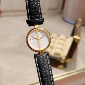 鲁道夫系列由顶级设计师设计的联名限量款 全网搜寻的浪琴小金表它来了！哇哦 不愧是人人都爱的鲁道夫中古表颜值代表，简直就是绝绝子特色明暗字母撘配白色金色表盘搭配咖