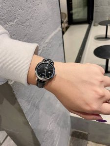 白皮 .金 .钢20 浪琴-Longines 情侣对表 原装进口石英机芯 316L精钢表壳 直径男39Mm女29Mm 厚8Mm如果今天的阳光停止了它耀眼的光芒。