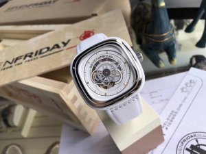 支持香港、美国直邮 Sevenfriday七个星期五 最新 动机械男表，型号sf- B 02 。44.3Mmx49.7Mm表径，工业风，超级酷，三针分离，带日历