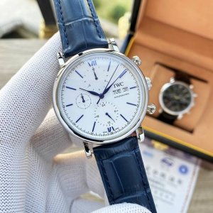 金+20万国 Iwc精品男士腕表，多功能设计，尊贵大气，绅士风范，卓越品质，热卖全城。采用全自动机械机芯，顶级316精钢表壳表带，矿物质超强镜面，尺寸42*13