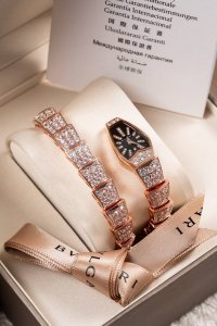 宝格丽珠宝腕表，少量到货 品牌：Bvlgari 宝格丽 系列：Serpenti系列 型号：101787Spw26Wgd1Gd1.1T 机芯：瑞士石英 表盘：珍珠