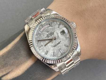 金+20品牌：Rolex劳力士热卖经典系列：日志型陨石面耗式双历系列机芯：顶级进口全自动机械机芯双历显示 壳套: 采用316精钢壳套镜面: 矿物质水晶防磨防刮镜 - 点击图像关闭