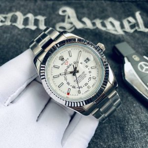 白壳 金20 钢带20 真眼120 品牌: 劳力士Rolex Sky-Dweller 系列: 纵航者型系列 简称：天行者恒心之作 类型：精品男士腕表 商务百搭