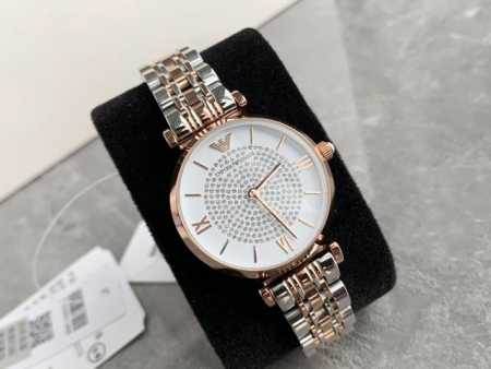 Armani 阿玛尼满天星女士手表型号Ar1926！表盘直径32Mm 316精钢表带。矿物质玻璃镜面，蝴蝶双按扣，生活防水30米。 - 点击图像关闭