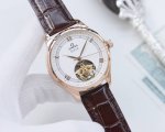 白壳 ，金壳 品牌：欧米茄-Omega 类型：男士腕表 壳套：顶级版316精钢l 表带：进口小牛皮表带 316L精钢表带 机芯：全自动机械机芯 镜面：矿物质防刮