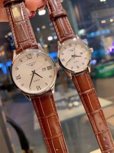 白皮 金 钢20 浪琴-Longines 情侣对表 原装进口石英机芯 316L精钢表壳 直径男39Mm女29Mm 厚8Mm如果今天的阳光停止了它耀眼的光芒。那么
