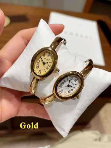 cartier 手镯款Baignoire浴缸系列腕表 典雅欧风浴缸形状 完美演绎卡地亚的经典美学 涌现腕表设计的焕新力量 卡家又一经典之作浴缸系列 实物拿到手的