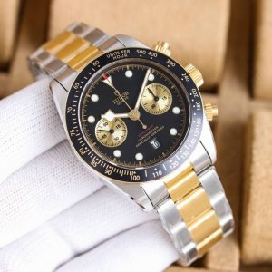 白壳 金 Tudor帝舵 碧湾计时型 Black Bay Chrono 精钢款腕表！ 细致刻画表盘完美对称，纹路清晰、提升质感与美感！采用磨砂及磨光316L精钢