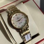 今年 推出碟飞系列典雅腕表中，就为大家带来了几款全新的搭载石英机芯的表款。金色和玫瑰金两个系列，一共8个款式！ DDD 5黄金色内钻贝母盘！ DDD