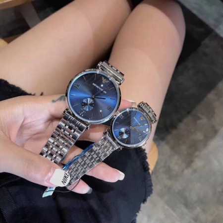 Armani 阿玛尼经典表简约时尚石英情侣对表 表盘直径：男40Mm 女32Mm，表壳表带材质;釆用316 精钢打造，机芯：原装进口石英机芯，走时精准，尽显时尚 - 点击图像关闭